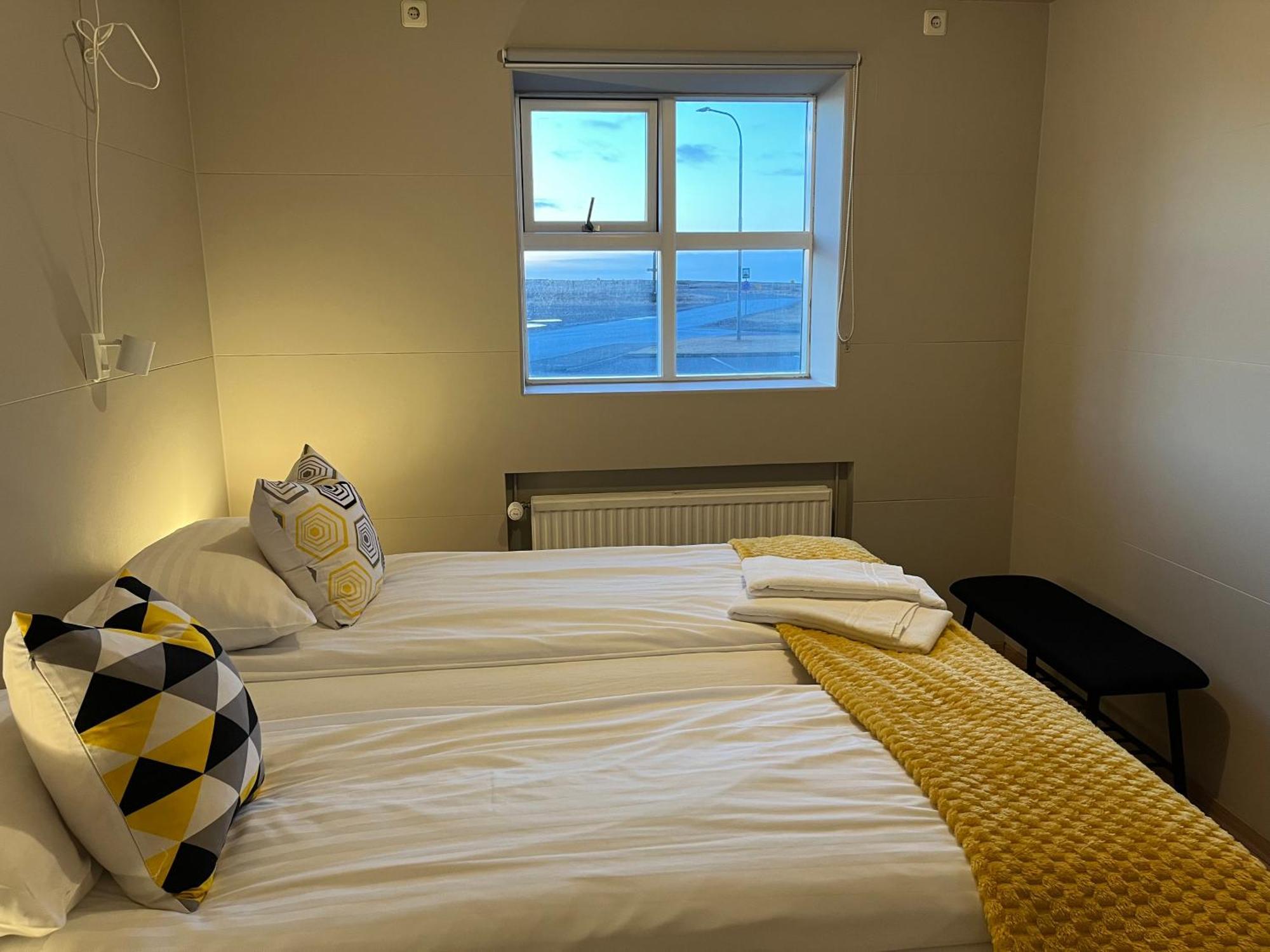 Guesthouse Hvammur By The Harbour Hofn Bagian luar foto