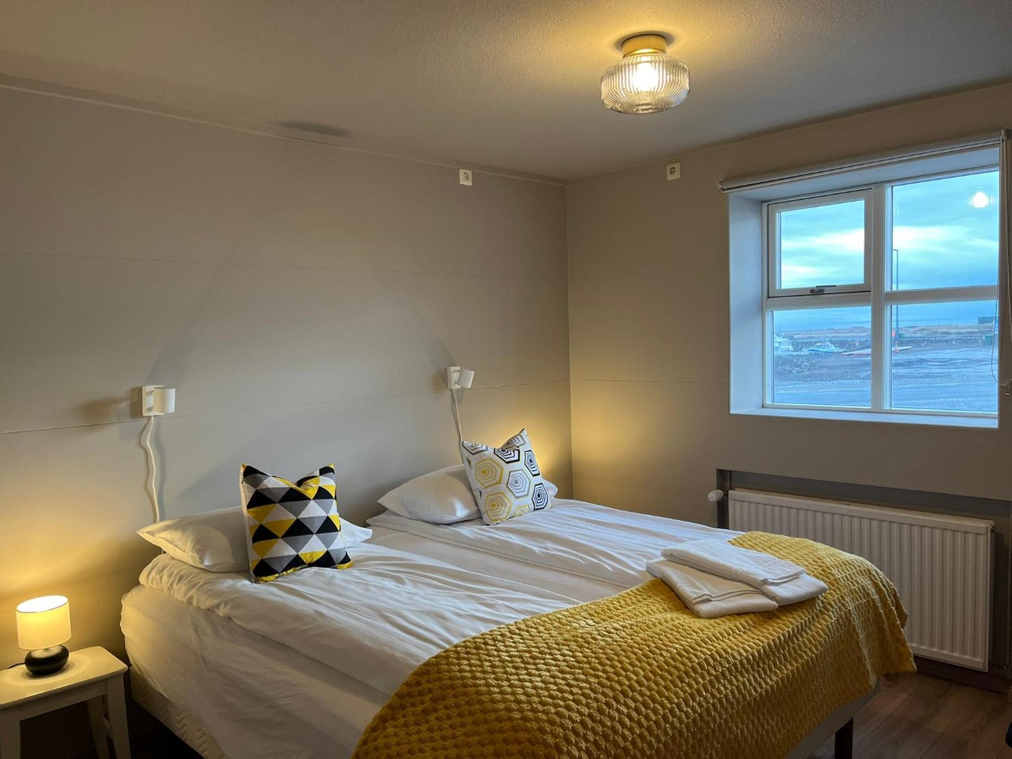 Guesthouse Hvammur By The Harbour Hofn Bagian luar foto