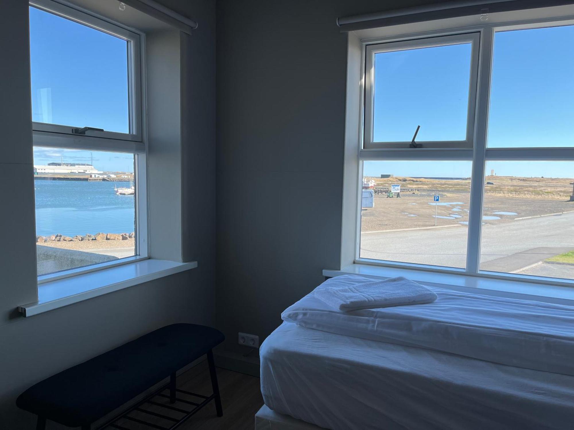 Guesthouse Hvammur By The Harbour Hofn Bagian luar foto