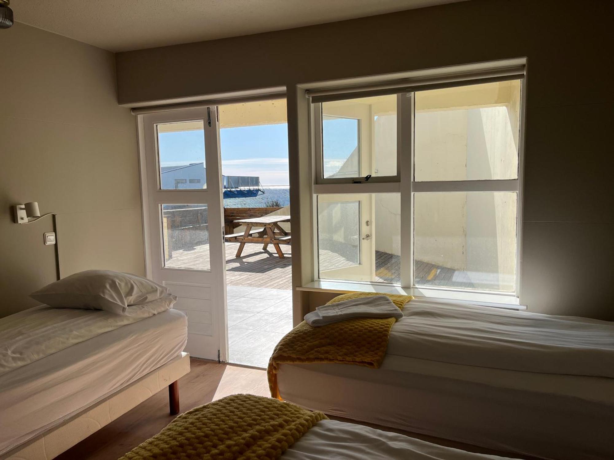 Guesthouse Hvammur By The Harbour Hofn Bagian luar foto