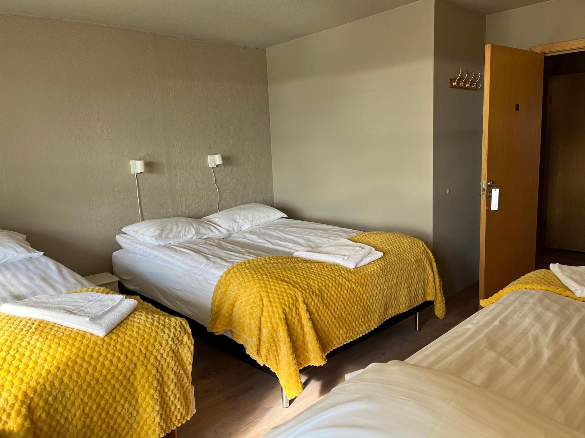Guesthouse Hvammur By The Harbour Hofn Bagian luar foto