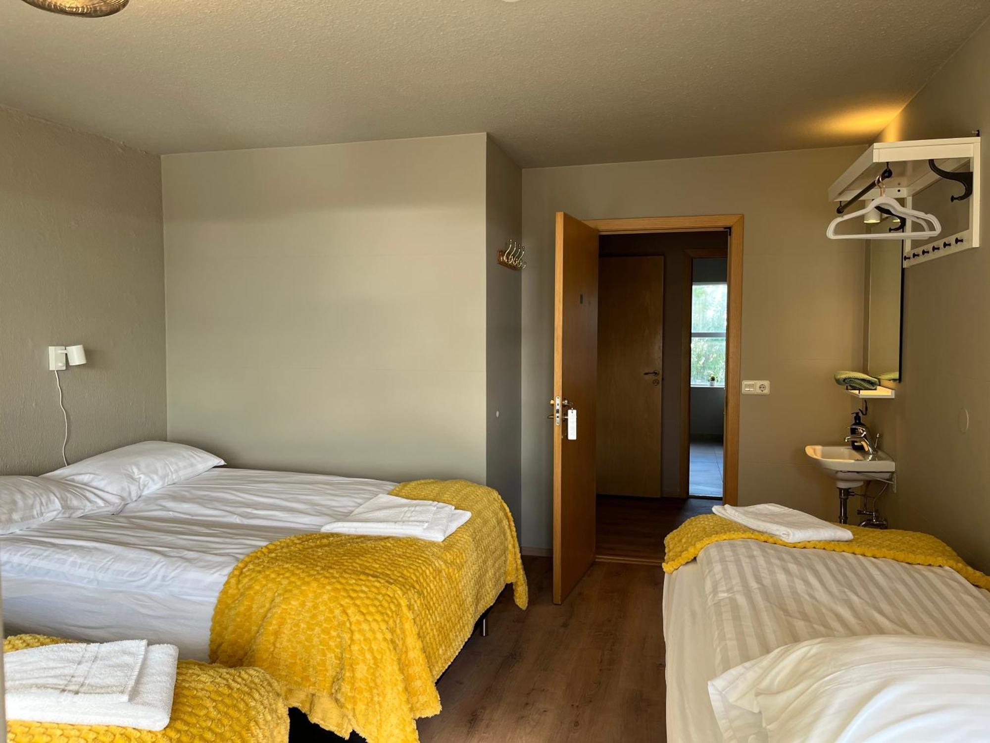 Guesthouse Hvammur By The Harbour Hofn Bagian luar foto