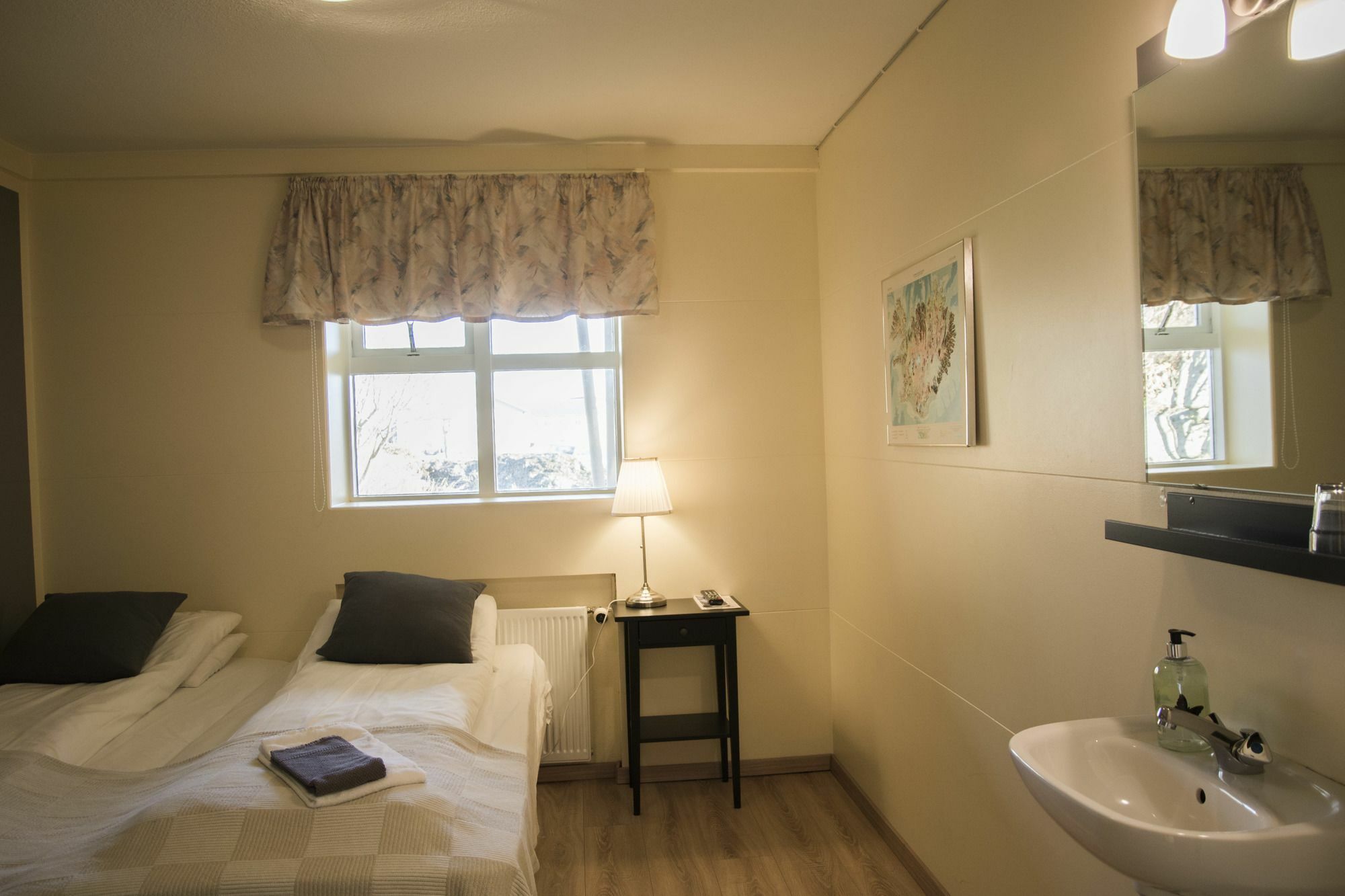Guesthouse Hvammur By The Harbour Hofn Bagian luar foto