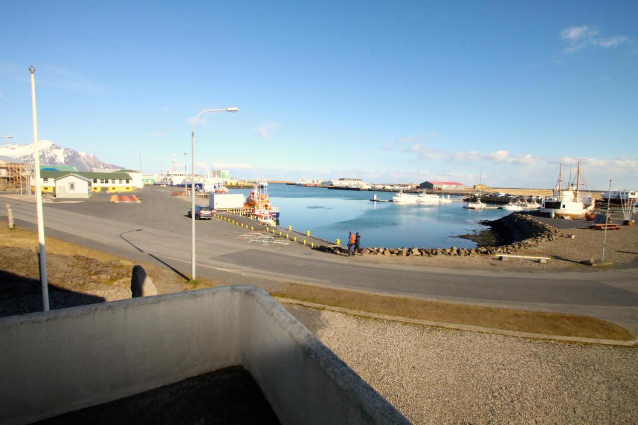 Guesthouse Hvammur By The Harbour Hofn Bagian luar foto